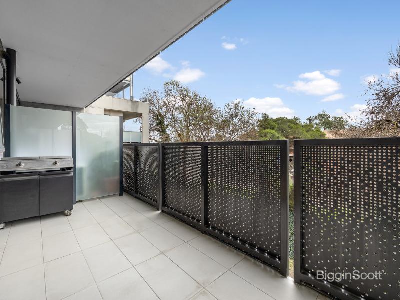 UNFURNISHED OR PARTIALLY FURNISHED ONE BEDROOM APARTMENT IN LEAFY HAWTHORN!