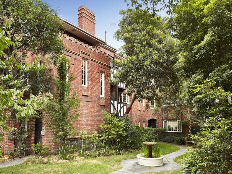CHARMING TUDOR STYLE APARTMENT