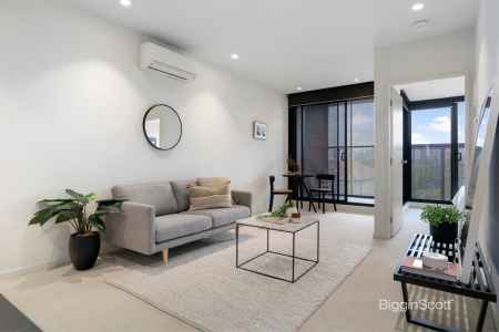 STYLISH ONE-BEDROOM RETREAT WITH SWEEPING SKYLINE VIEWS