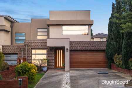 Impressive Family Living in a Peaceful Court Setting