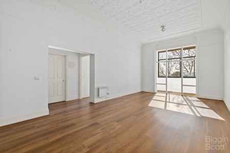 Sunlit 2-Bed Apartment with Gym, Pool & Secure Parking on Fitzroy Street