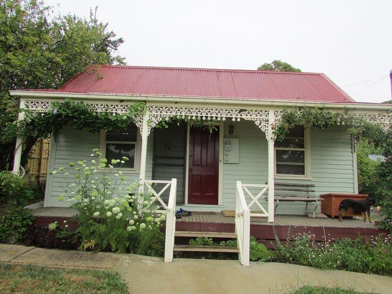 Delightful Cottage Within a Short Walk to Town