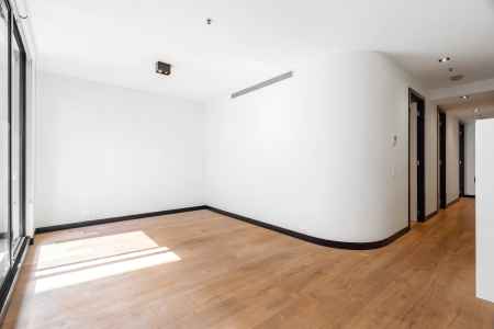 Spacious & Stylish Apartment with City-Fringe Convenience