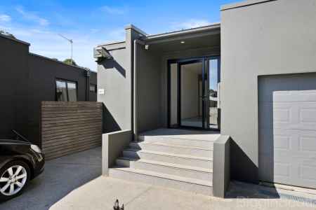 Modern 2-Bed Apartment with Golf Course Views at 1/8 Penny Lane, Creswick