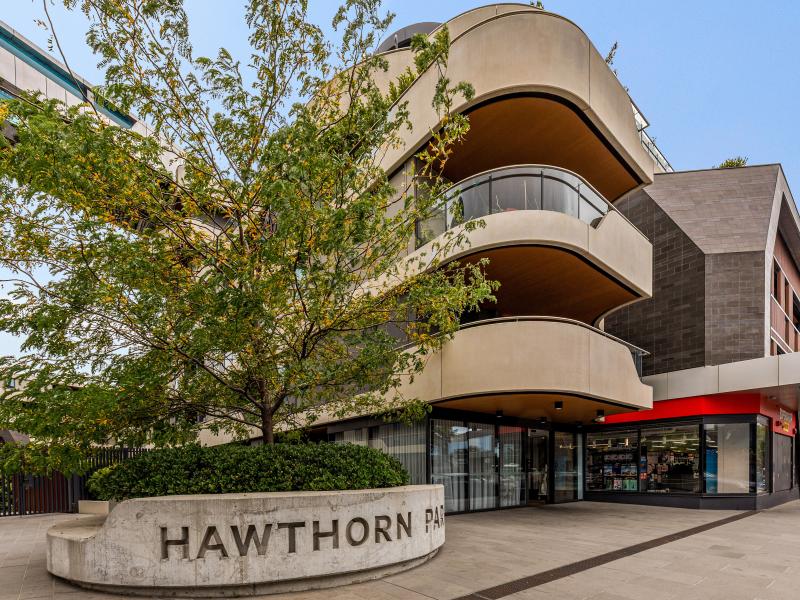 Live your best life in the coveted Hawthorn Park complex