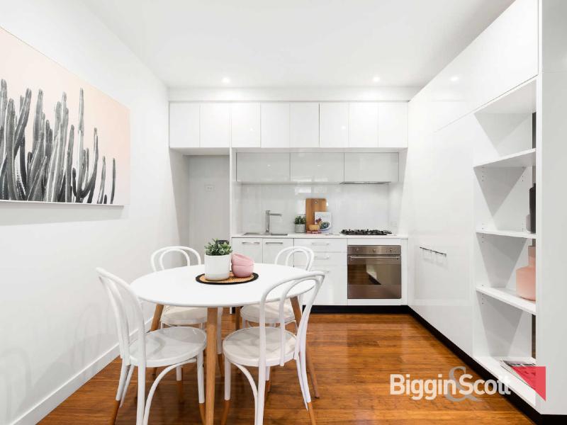 Spacious one bedroom apartment-enjoy inner city living in the heart of Richmond.
