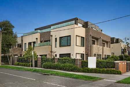 Contemporary Style in an Enviable Anderson Park Setting