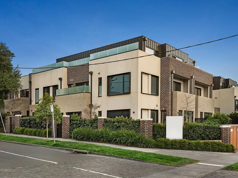 Contemporary Style in an Enviable Anderson Park Setting