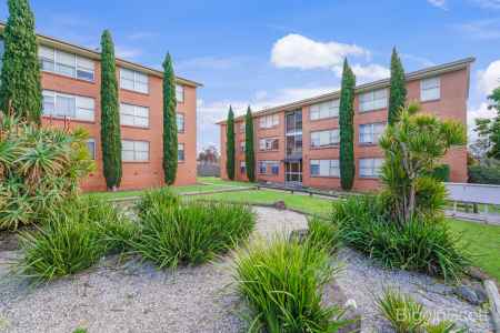 Spacious Three-Bedroom Apartment in Prime Maribyrnong Location