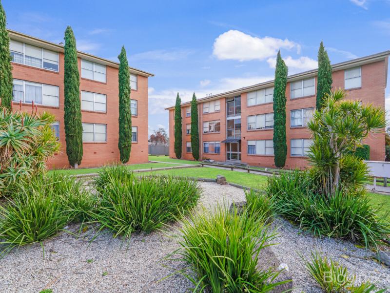 Spacious Three-Bedroom Apartment in Prime Maribyrnong Location