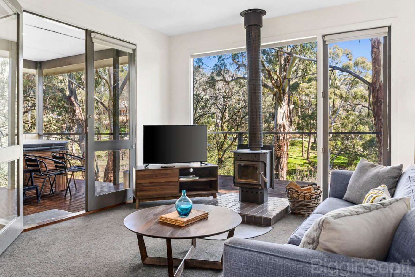 2/5 Swiss Mount Avenue, Hepburn Springs - Image 1