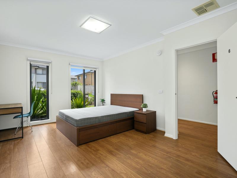 Comfortable & Convenient Room for Rent in Wantirna South
