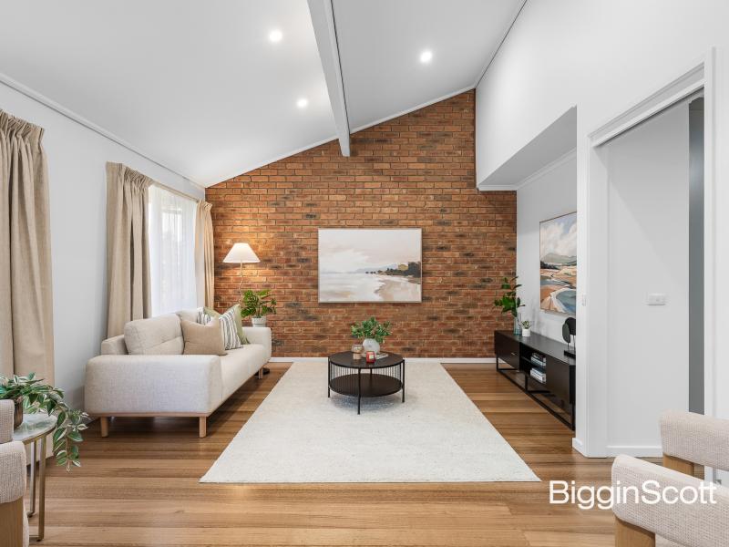 RENOVATED COMFORT IN BRENTWOOD SECONDARY ZONE!