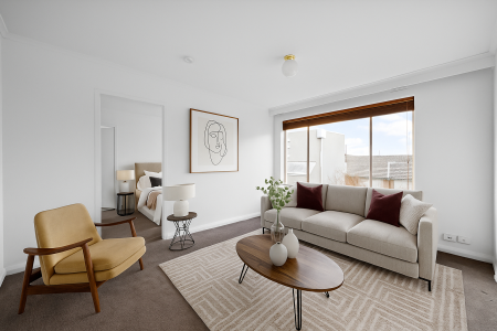 STYLISH & SECURE TOP-FLOOR RETREAT IN A PRIME RICHMOND LOCATION!