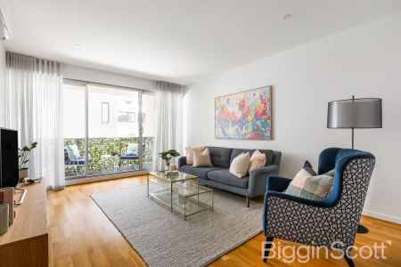 Oversized One Bedroom and Study, Freshly Refurbished