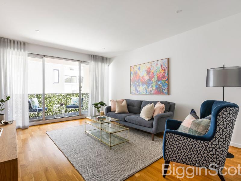 Oversized One Bedroom and Study, Freshly Refurbished