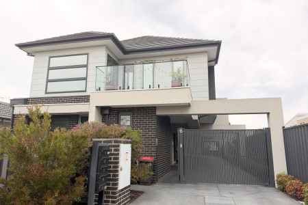 Modern & Convenient Home in Deer Park