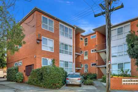 Bright One-Bedroom Apartment in the Heart of Richmond