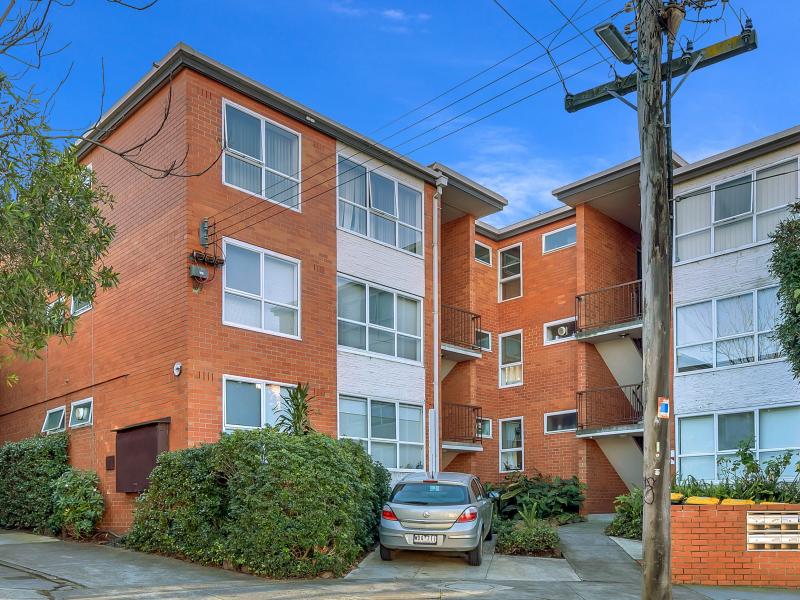 Bright One-Bedroom Apartment in the Heart of Richmond