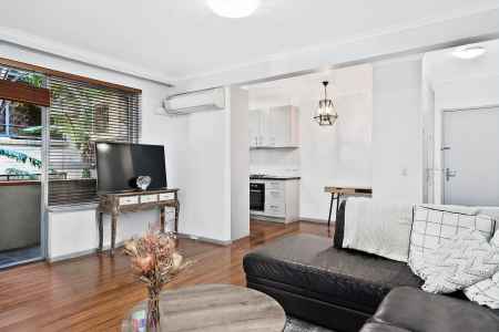 SPACIOUS TWO BEDROOM APARTMENT IN ST KILDA!