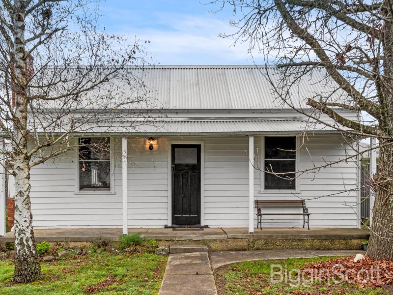 CHARMING PARTLY FURNISHED COTTAGE IN CENTRAL LOCATION