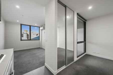 Light-Filled Living with Everything at Your Doorstep