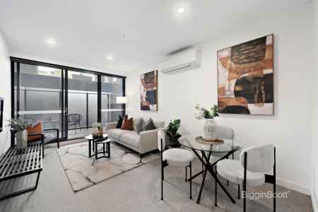 Super Convenient Location Next to Shopping Centre