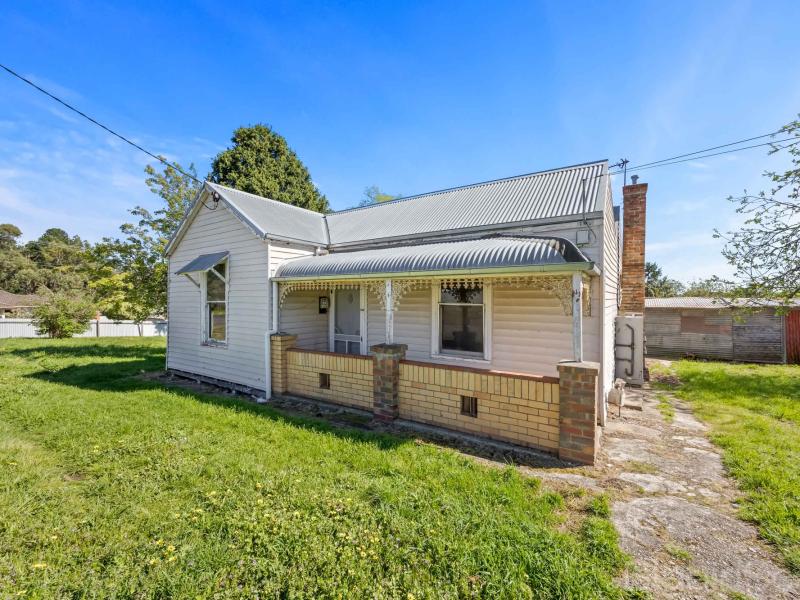 Charming Miners Cottage in Central Creswick - Rent includes gardening