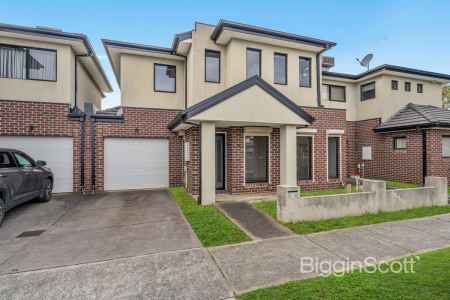 Convenient Living with Your Own Street Frontage