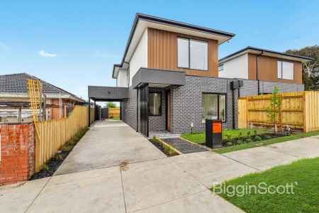 Brand-New Architectural Luxury on 228m² – Own Title, No Body Corporate!