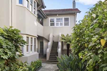 Timeless Art Deco Charm with Approx. 126m² of House-Like Proportions