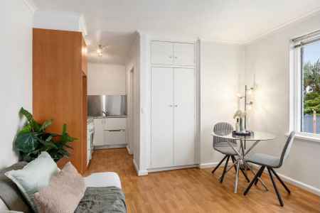 Stylish Fully Furnished Studio Apartment in Prime Elwood Location