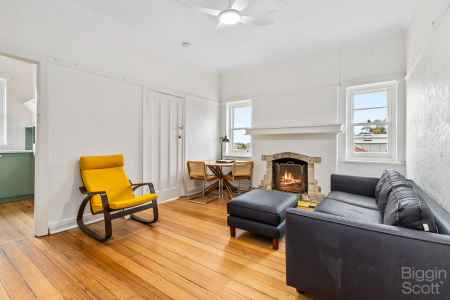 Fully Furnished Light-Filled St Kilda Apartment