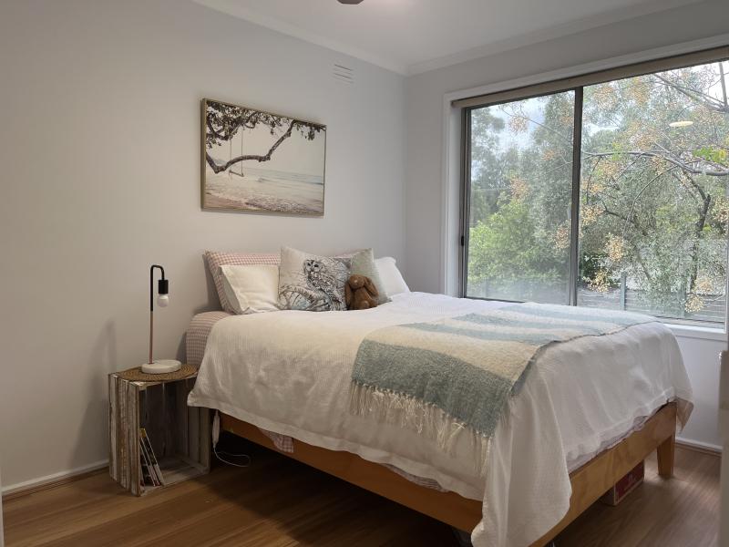 Top Floor Sunny Two Bedroom Apartment (AVAILABLE FURNISHED OR UNFURNISHED)