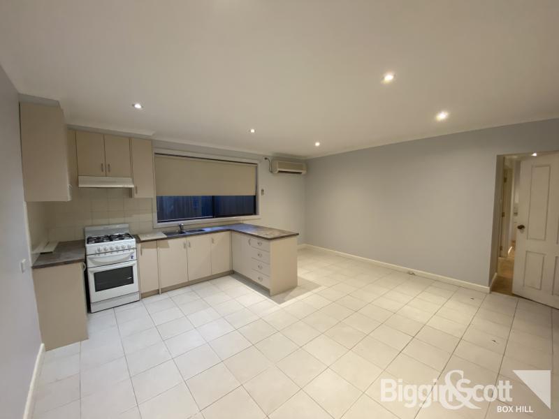 One-bedroom Unit with Great Location in Box Hill!