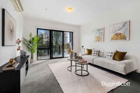 SPACIOUS AND BRIGHT IN EXTREMELY WALKABLE POCKET!