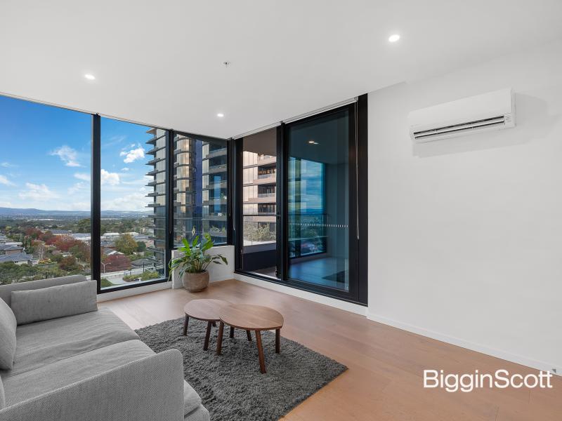 MOUNTAIN VIEWS TO REMEMBER AND STEPS TO THE BEST OF GLEN WAVERLEY!