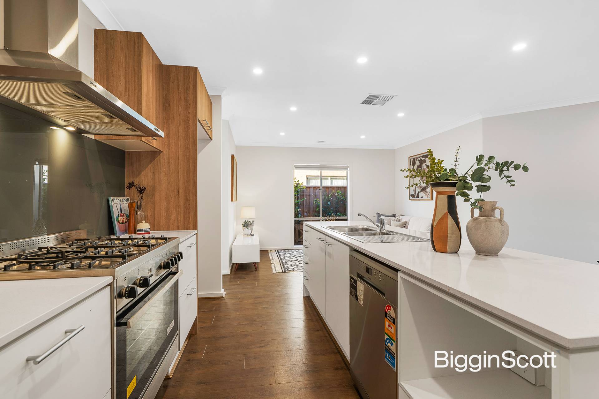 6 Warmbrunn Crescent, Berwick VIC 3806, Berwick - Thumbnail 4
