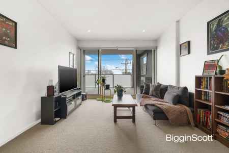 EMBRACE THE SIZE, MODERN FLAIR, AND PERFECT LOCATION!