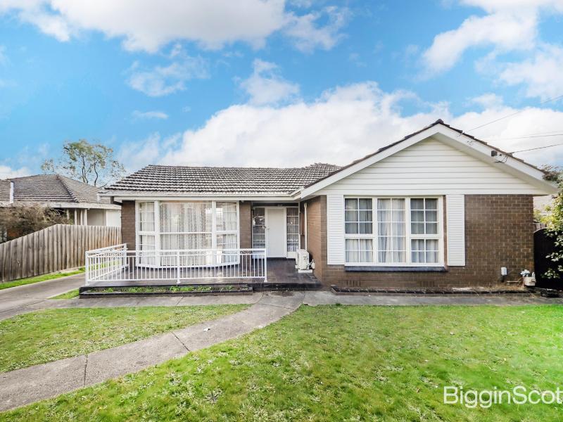 Prime Glen Waverley Gem: Spacious 4-Bedroom Family Home