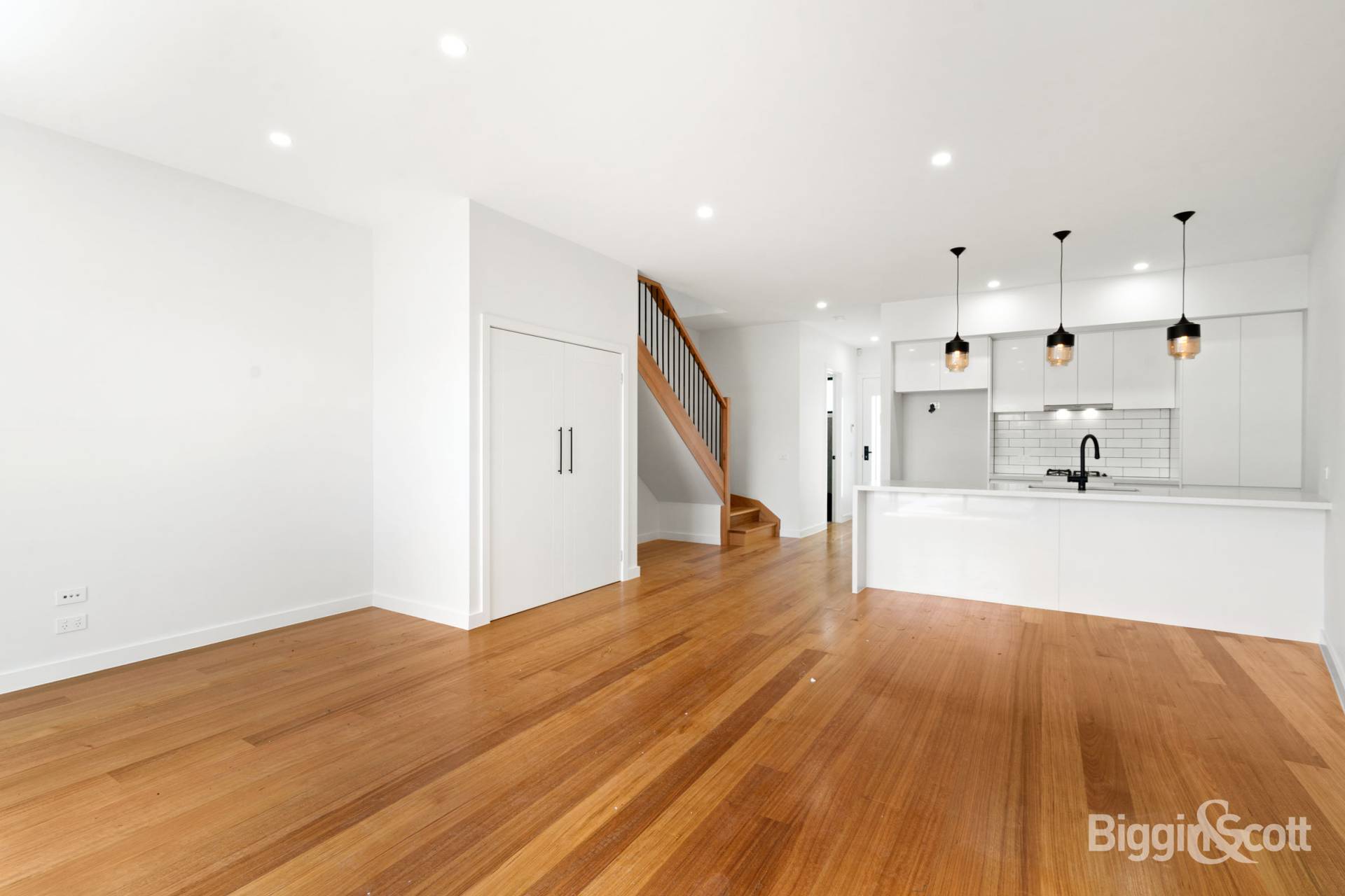 16A The Circle, Altona North VIC 3025, Altona North - Thumbnail 2