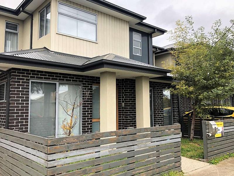 Beautifully kept Townhouse in Altona North!