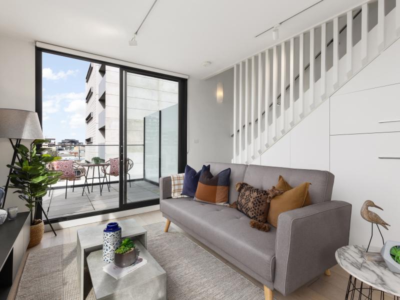 Dual Level Living a Stone's Throw from Chapel Street