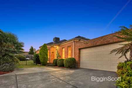 SECURE, PEACEFUL & SINGLE LEVEL IN PRIME LOCATION OFFERS CONVENIENCE AND DESIRABLE LIFESTYLE WITH SPACE!