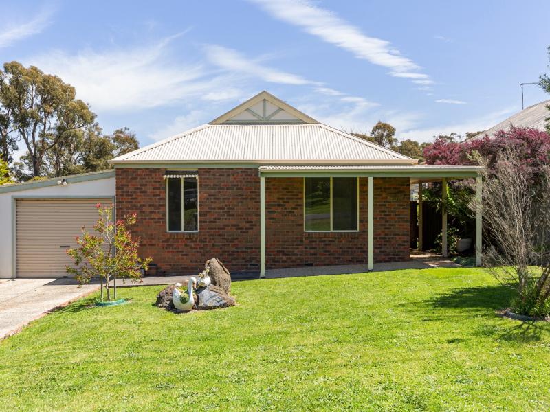 Immaculate Two-Bedroom Unit in Daylesford