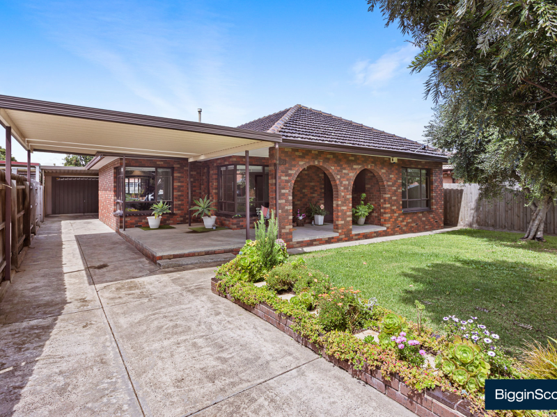 Timeless Family Home at the Center of Everything Altona North has to Offer! 