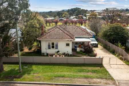 Central Daylesford Home with Room to Grow