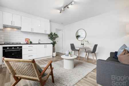 GROUND FLOOR GEM IN BOUTIQUE BLOCK