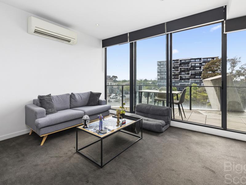 Maxx Out! Live Life in Popular 181 St Kilda Road