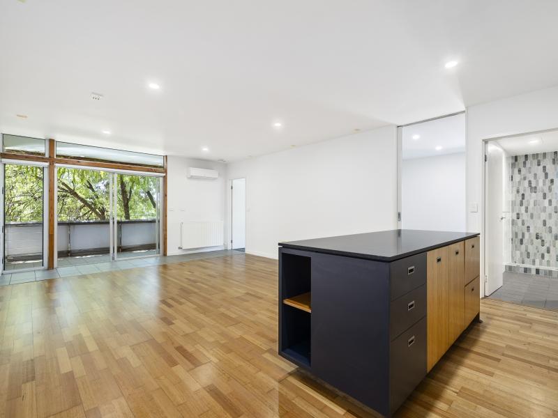 Modern Two-Bedroom Oasis in Vibrant St Kilda!